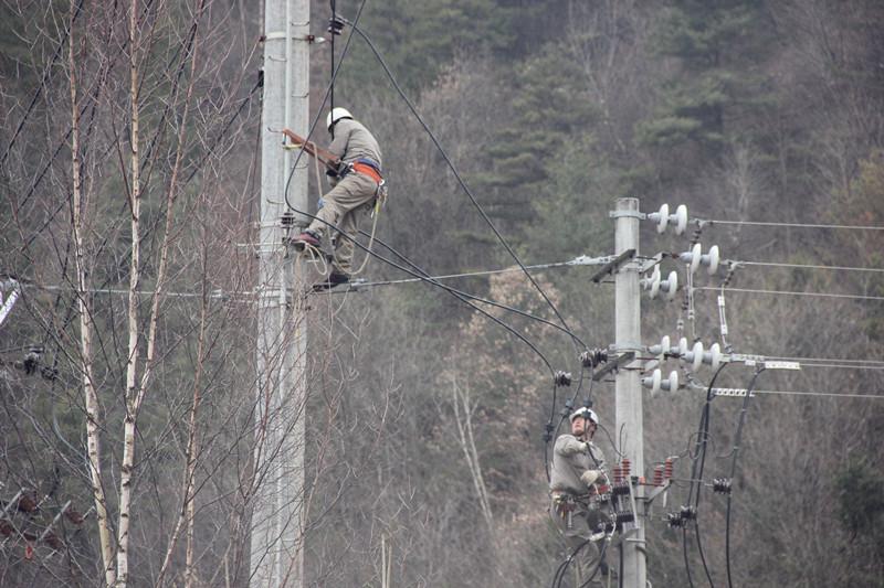 陜西地電留壩供電分公司：實施農(nóng)石線、索道線分網(wǎng)改造