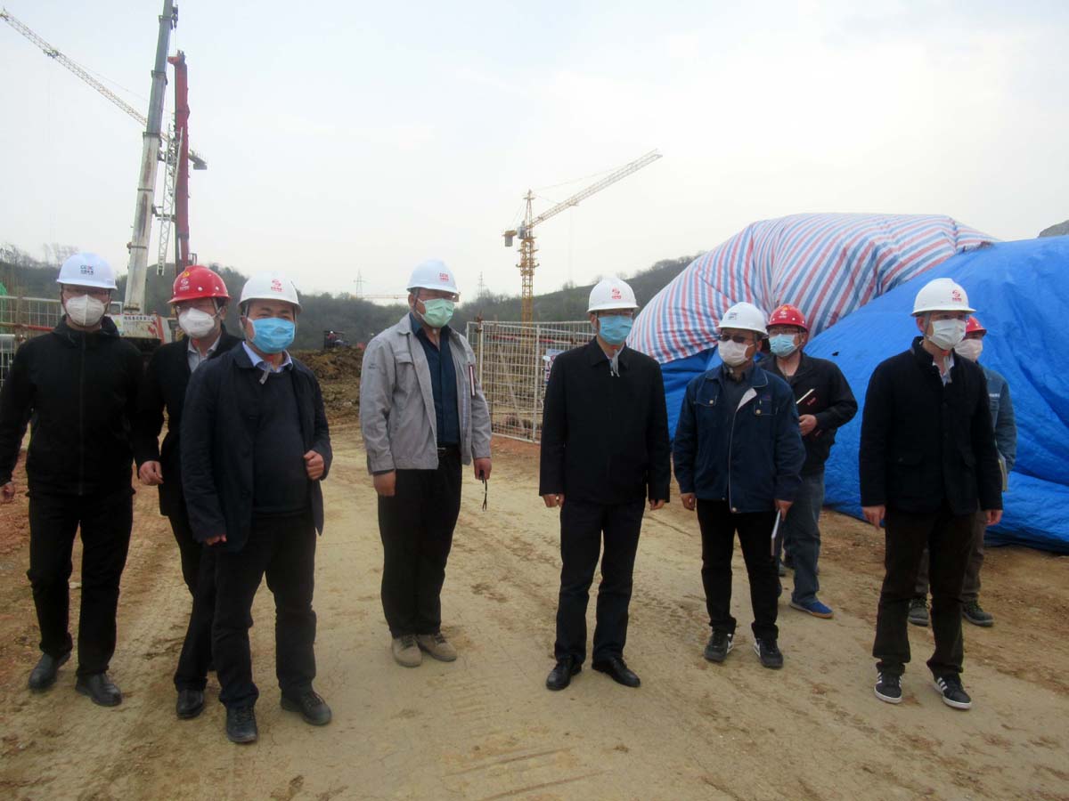 皖能環(huán)?？偨?jīng)理張為義到安徽電建一公司合肥龍泉山項目調(diào)研疫情防控和復工復產(chǎn)工作