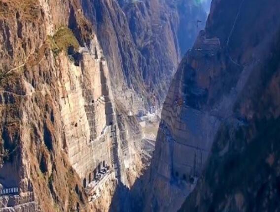 為建烏東德水電站，在峽谷底部挖90米深洞穴，用來干嘛的？
