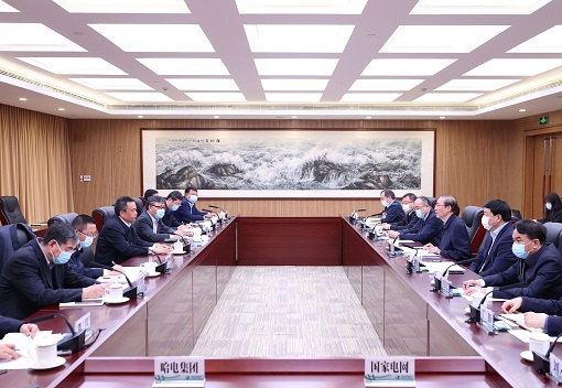 辛保安、張智剛與哈電集團(tuán)董事長(zhǎng)曹志安、總經(jīng)理吳偉章會(huì)談