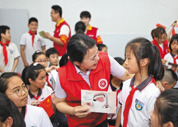 浙江永嘉縣紅十三愛心社25年，幫助4630名貧困學生