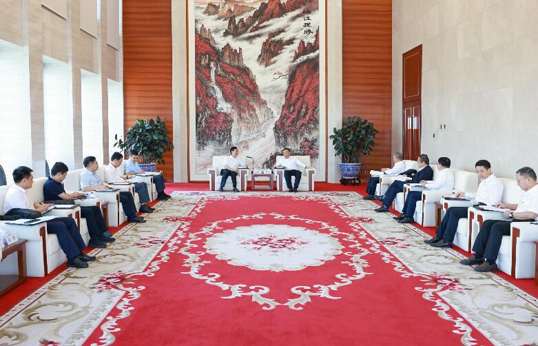 宋海良與武漢理工大學(xué)黨委書記信思金、校長(zhǎng)楊宗凱座談