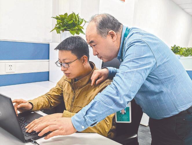 創(chuàng)新解決公司統(tǒng)一數據模型建構難題——記國家電網公司首席專家高士杰