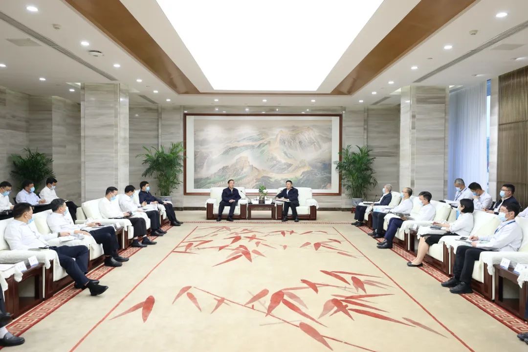 國(guó)家電網(wǎng)公司董事長(zhǎng)、黨組書辛保安與東方電氣集團(tuán)董事長(zhǎng)俞培根、總經(jīng)理徐鵬會(huì)談