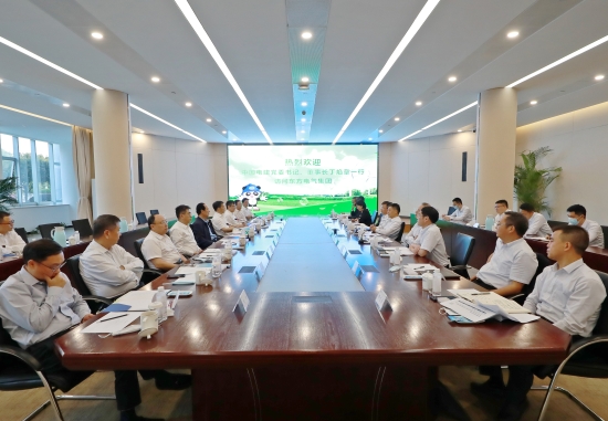 丁焰章與東方電氣黨組書記、董事長(zhǎng)俞培根會(huì)談并見證雙方簽署戰(zhàn)略合作協(xié)議