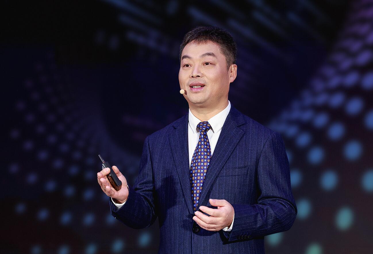 華為云CEO張平安：構(gòu)筑行業(yè)云底座，一切皆服務(wù)