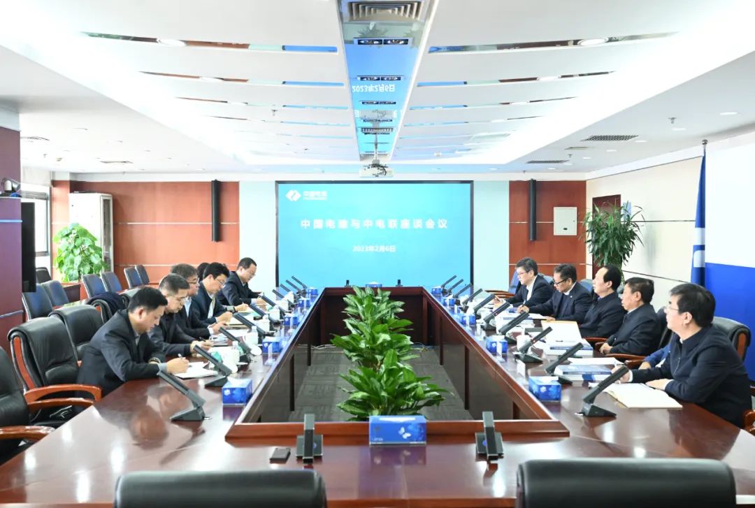 中國電建黨委書記、董事長丁焰章與中國電力企業(yè)聯(lián)合會(huì)黨委委員、秘書長郝英杰舉行座談