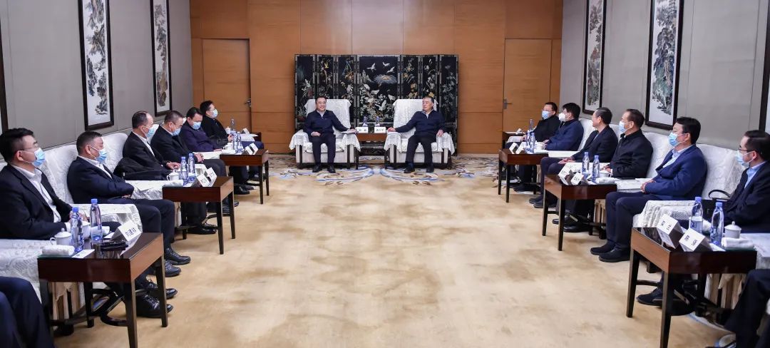 大唐集團黨組書記、董事長鄒磊與陜投集團董事長袁小寧、總經理趙軍會談