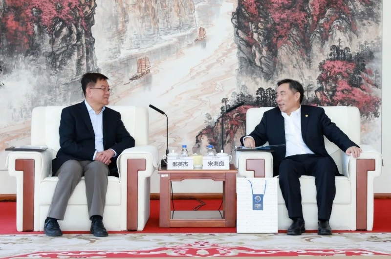 中國(guó)能建黨委書記、董事長(zhǎng)宋海良孫洪水與中電聯(lián)秘書長(zhǎng)郝英杰座談