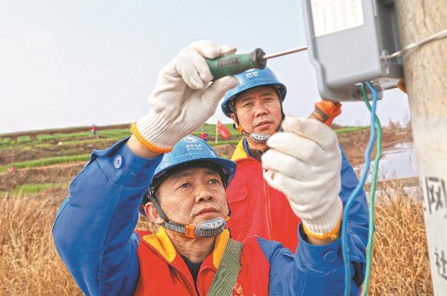 四川通江護(hù)航春灌用電，60支服務(wù)隊(duì)奔走田間