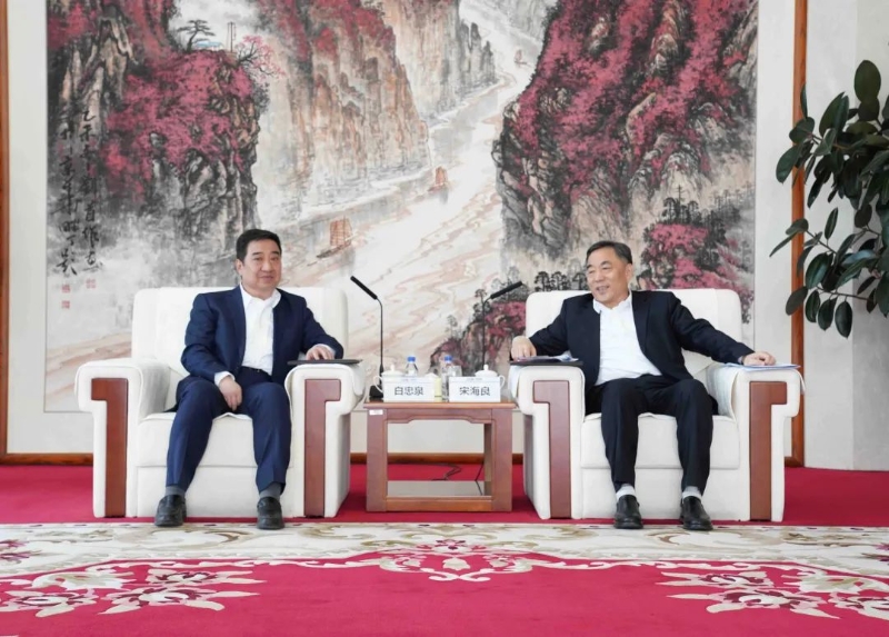 中國能建黨委書記、董事長宋海良與中國電氣裝備黨委書記、董事長白忠泉會(huì)談