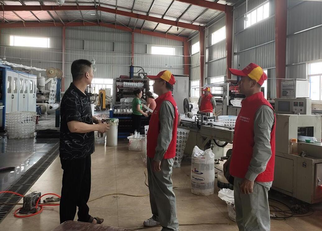 國網(wǎng)石首市供電公司“電”亮綠色經(jīng)濟(jì)，為企業(yè)降成本“支招”