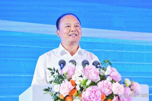 全國(guó)工商聯(lián)副主席，通威集團(tuán)董事局主席劉漢元：加快建設(shè)可再生能源 構(gòu)建川渝清潔能源一體化