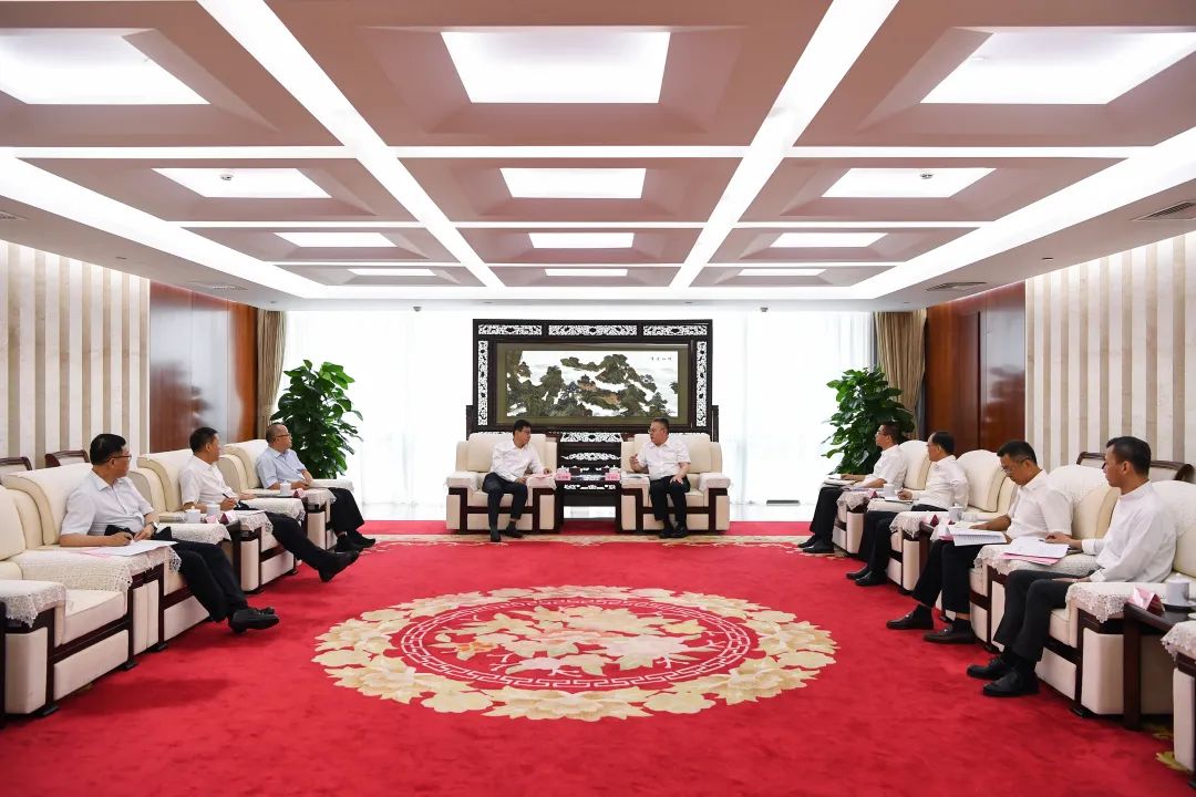 葉向東與甘肅省委常委、副省長張錦剛舉行會(huì)談