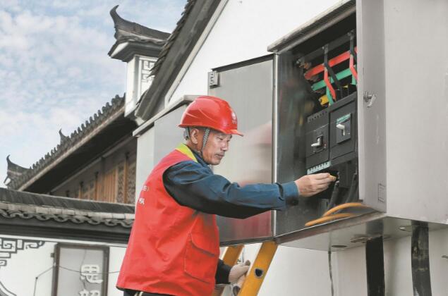 全國五一勞動獎章獲得者虞向紅：保障供電堅守一線，公益路上奔走不停