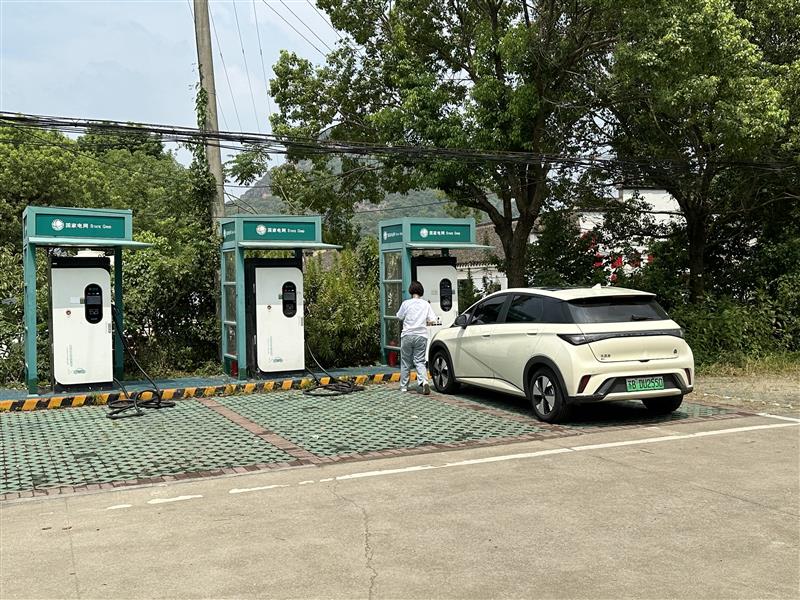 各類政策支持新能源汽車和充電樁下鄉(xiāng)，但村里真的需要這么多充電樁嗎?