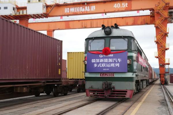 國產(chǎn)新能源汽車，坐火車“出?！?