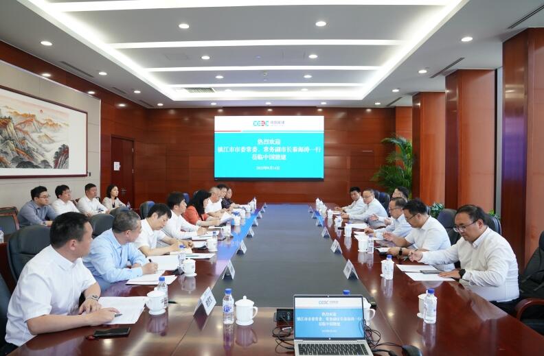 李麗娜與鎮(zhèn)江市委常委、常務(wù)副市長秦海濤會談