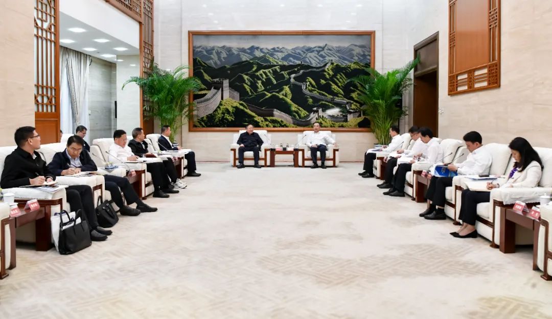 大唐集團(tuán)有限公司黨組書記、董事長鄒磊與廣西壯族自治區(qū)國資委黨委書記秦如培會談