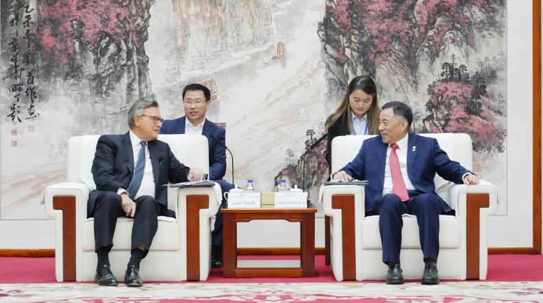 中國能建黨委書記、董事長宋海良與渣打集團主席韋浩思會談