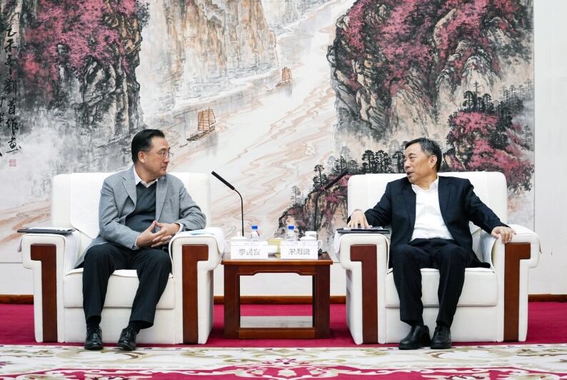 中國(guó)能建黨委書記、董事長(zhǎng)宋海良與華夏銀行黨委書記、董事長(zhǎng)李民吉會(huì)談