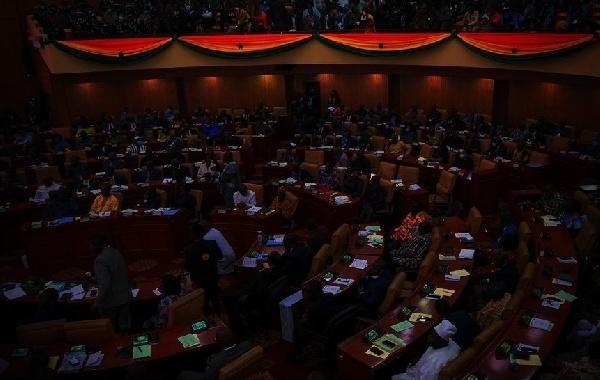 英媒：加納議會欠電費，電力公司拉閘打斷國情咨文