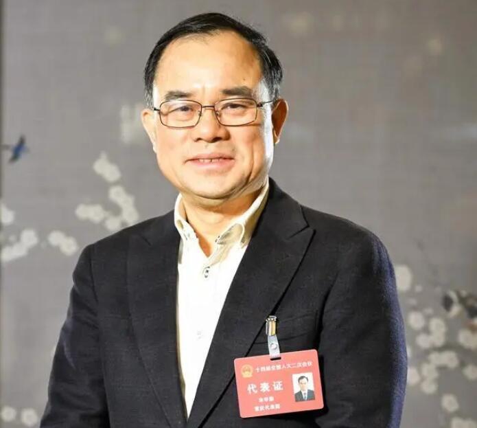 【兩會(huì)好聲音】全國人大代表、長(zhǎng)安汽車董事長(zhǎng)朱華榮：強(qiáng)化市場(chǎng)調(diào)節(jié)手段，進(jìn)一步改善汽車消費(fèi)環(huán)境