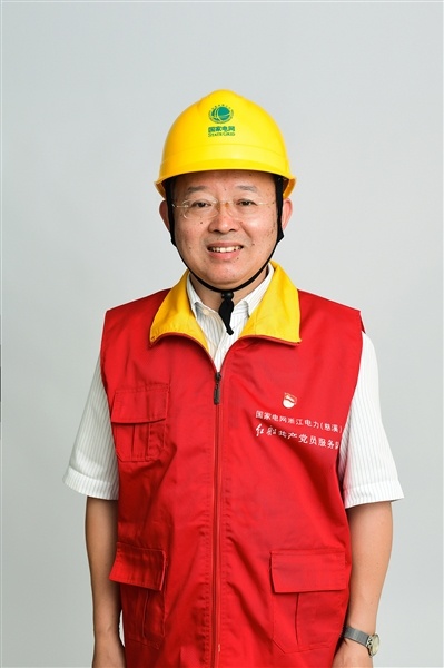 全國人大代表、國網(wǎng)浙江慈溪市供電公司客服中心社區(qū)經(jīng)理錢海軍——讓訴訟服務(wù)之光照亮千家萬戶