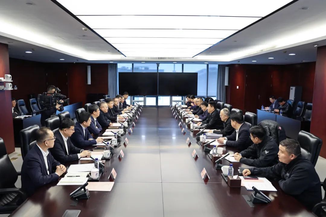 華電集團(tuán)黨組副書記、總經(jīng)理葉向東與北京市副市長(zhǎng)高朋舉行會(huì)談