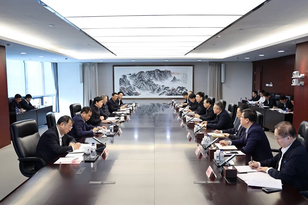 華電集團董事長江毅、總經(jīng)理葉向東與國家電網(wǎng)董事長、黨組書記張智剛會談