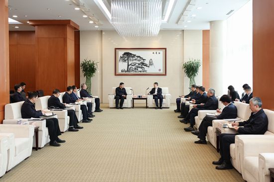 華能集團董事長溫樞剛、總經(jīng)理鄧建玲會見國家電網(wǎng)董事長張智剛
