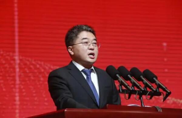 “垃圾大王”嚴(yán)圣軍，拿啥完成近千億投資?