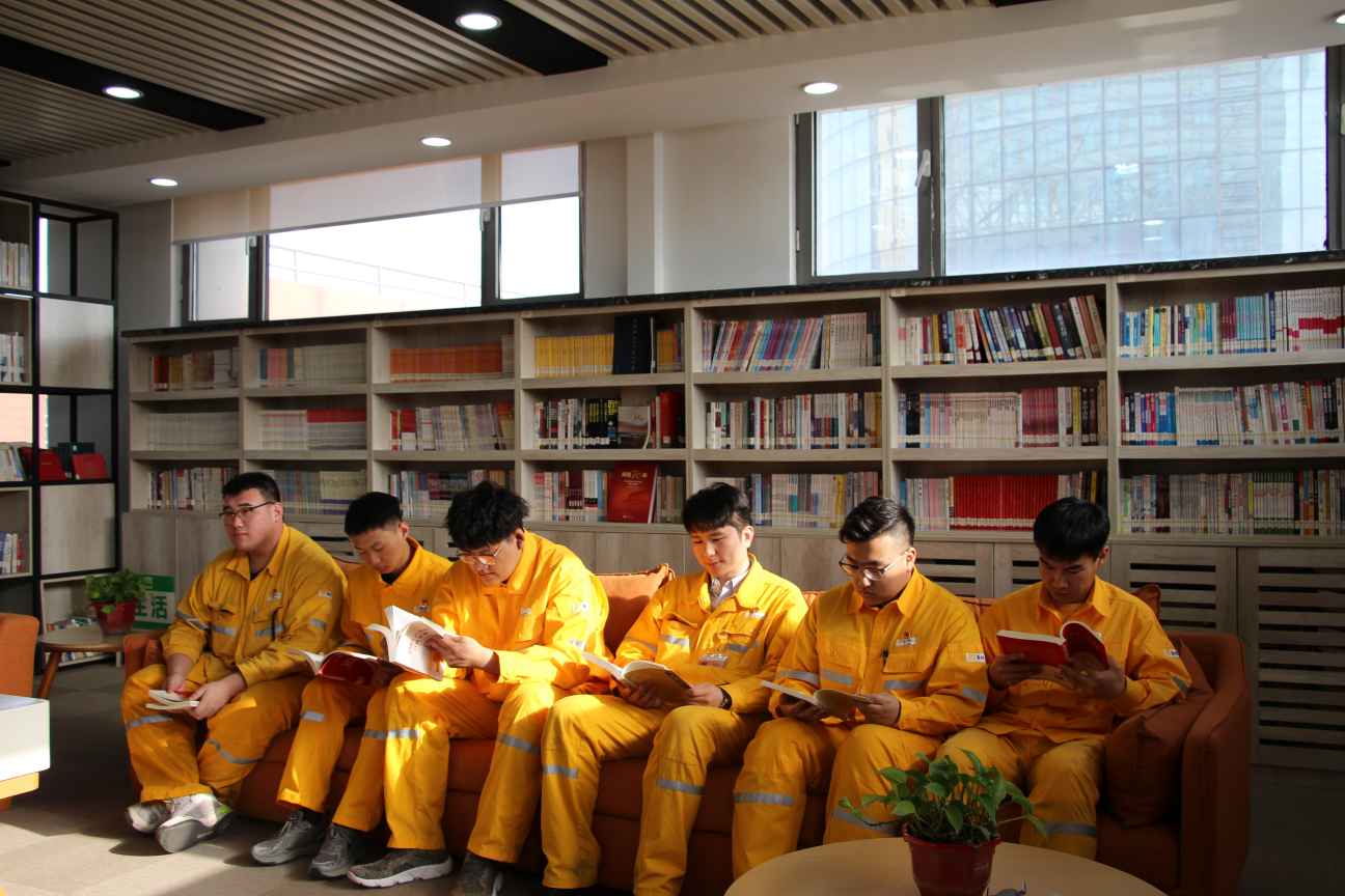華潤電力盤錦公司“學習百年黨史、誦讀紅色經(jīng)典”青年讀書分享活動