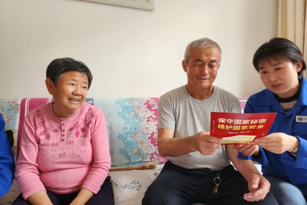 內(nèi)蒙古電力公司烏海千里山供電公司黨支部、工會(huì)、團(tuán)支部（青工委）開(kāi)展“蒙電愛(ài)心光明行”保密宣傳活動(dòng)