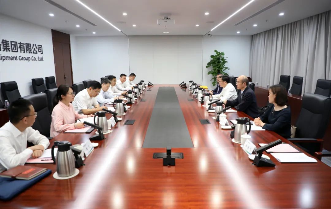 中國電氣裝備黨委副書記、總經(jīng)理周群會見上海