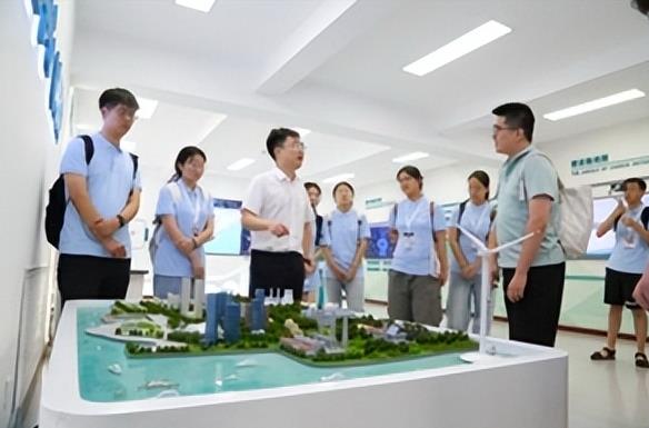 科技領(lǐng)航，由校到企——“重走初心之路”實(shí)踐團(tuán)