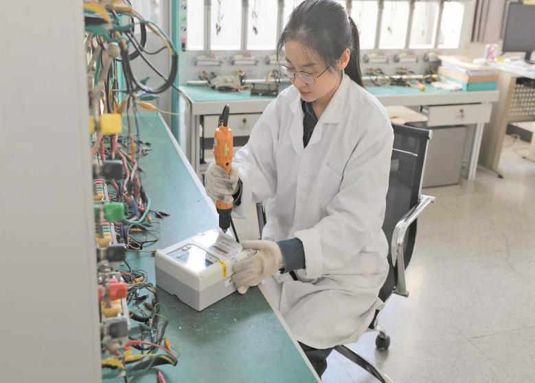 謝超：十年如一日，專和電能表“較真”