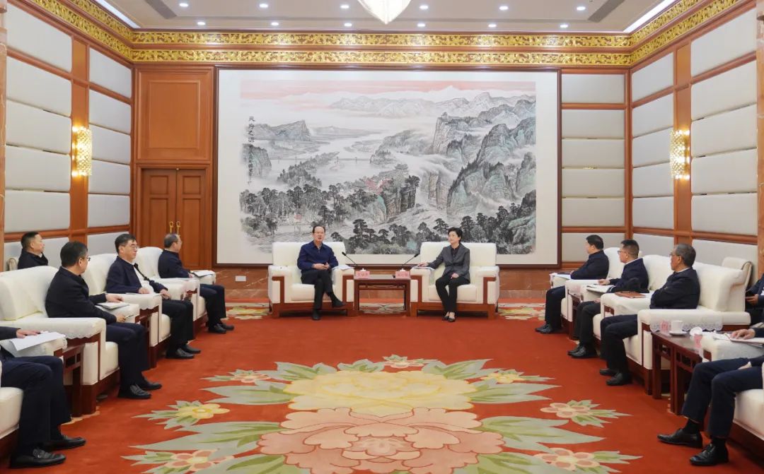中國(guó)電建黨委書(shū)記、董事長(zhǎng)丁焰章拜會(huì)四川省委副書(shū)記、省長(zhǎng)施小琳