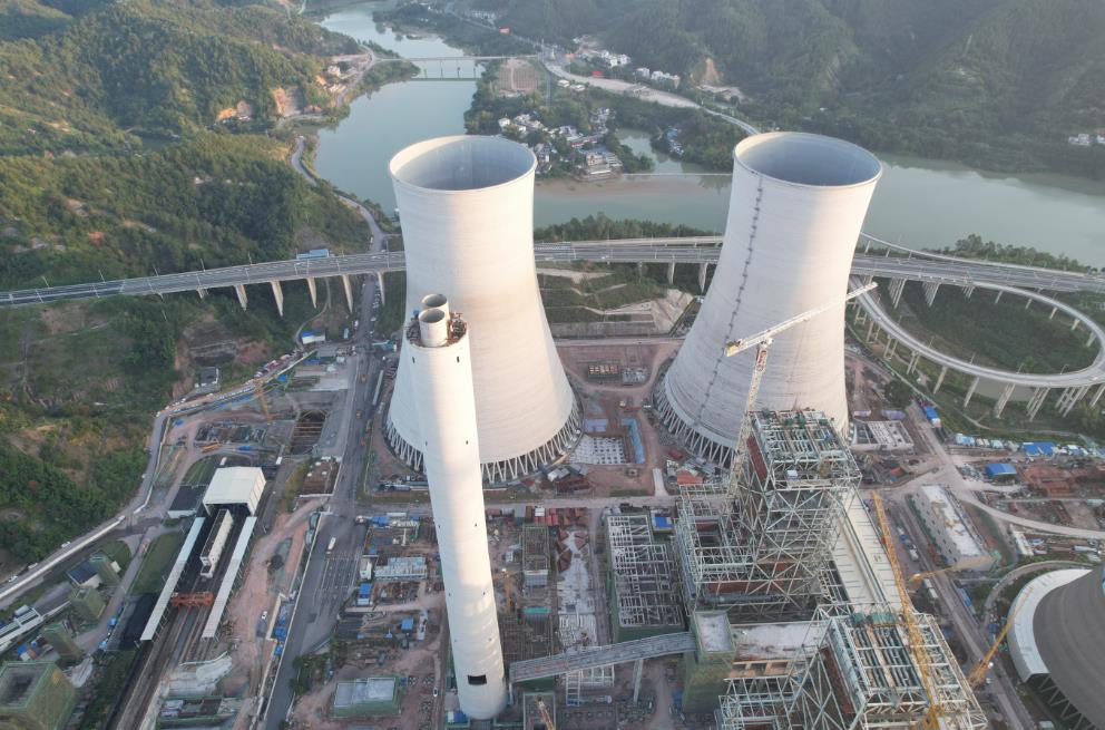 廣東粵電大埔電廠(chǎng)二期工程2×1000兆瓦發(fā)電機(jī)組煙囪雙鋼內(nèi)筒到頂