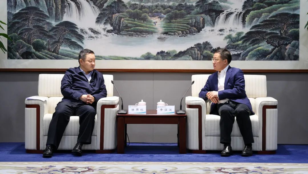 中國(guó)電氣裝備黨委書記、董事長(zhǎng)李洪鳳會(huì)見中國(guó)國(guó)新黨委書記、董事長(zhǎng)徐思偉
