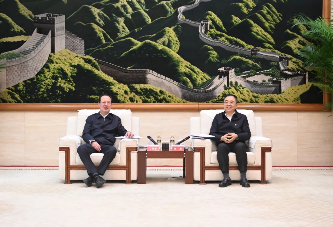 中國(guó)電建黨委書記、董事長(zhǎng)丁焰章與中國(guó)大唐黨組書記、董事長(zhǎng)鄒磊會(huì)談