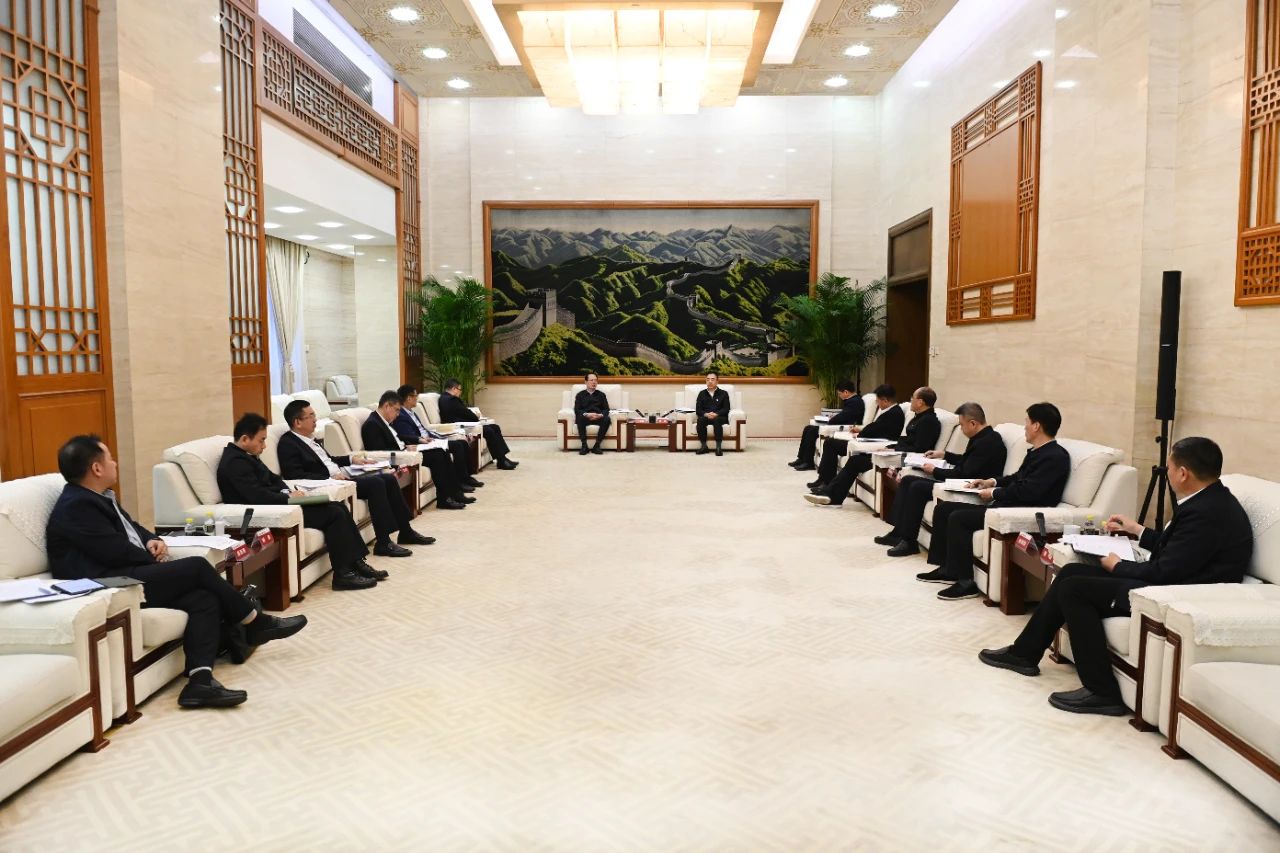 大唐集團黨組書記、董事長鄒磊與中國電建黨委書記、董事長丁焰章會談