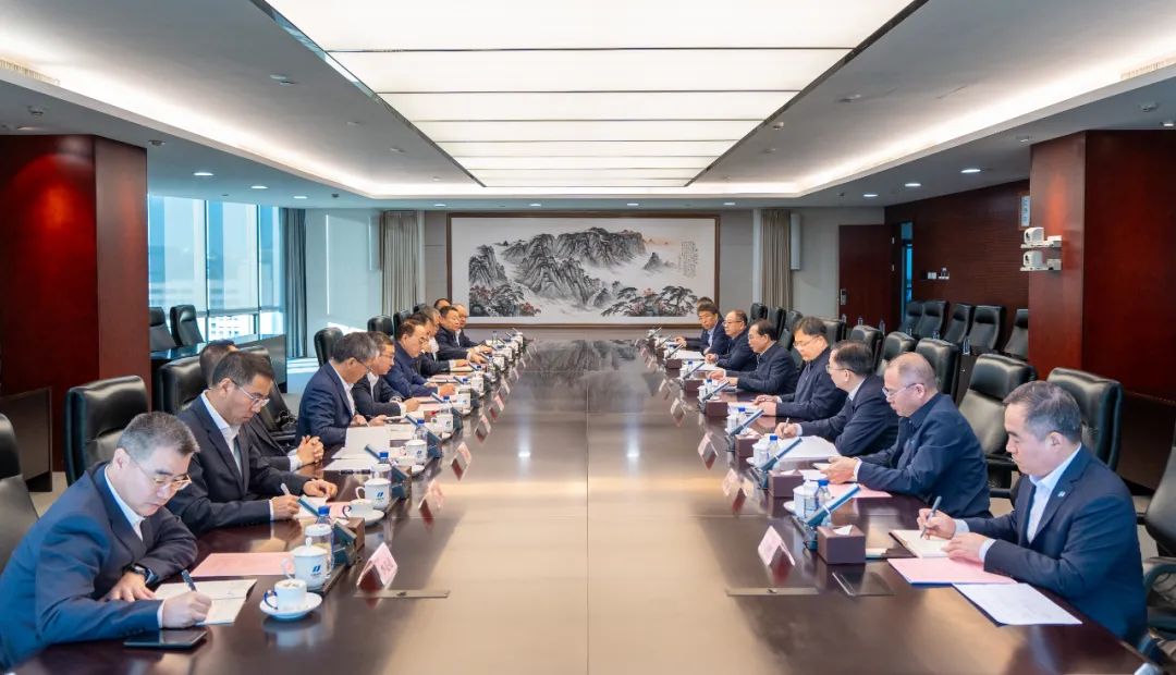 華電集團(tuán)黨組書記、董事長江毅會見中國中車黨委書記、董事長孫永才