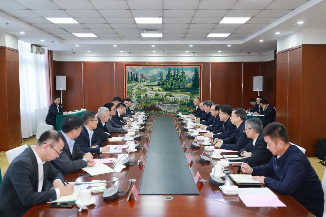 華電集團(tuán)黨組書記、董事長(zhǎng)江毅與上海電氣黨委書記、董事長(zhǎng)吳磊舉行會(huì)談