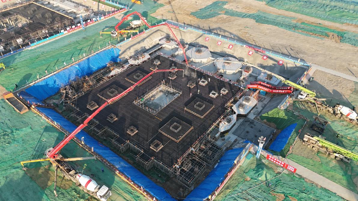 中能建建筑集團(tuán)洛河百萬項目7號鍋爐、煙囪基礎(chǔ)混凝土澆筑完成