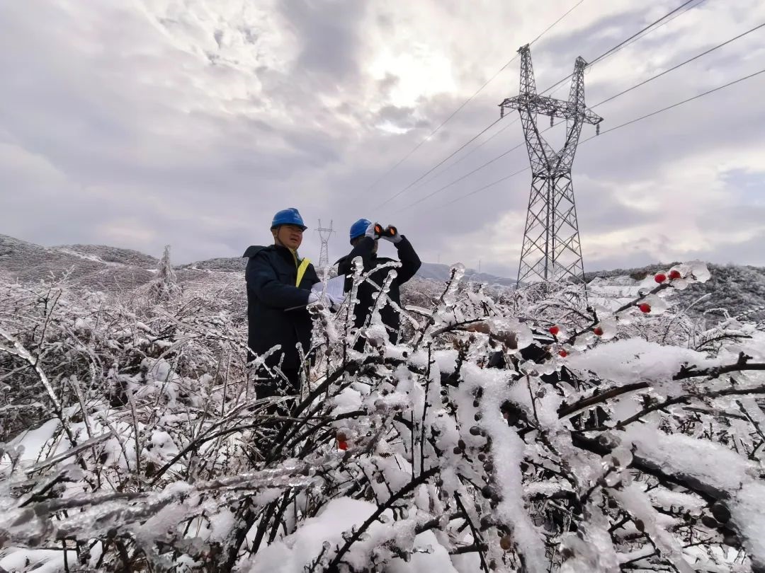 南方電網(wǎng)科技抗冰 讓冰雪“看得見(jiàn)、除得掉、防得住”