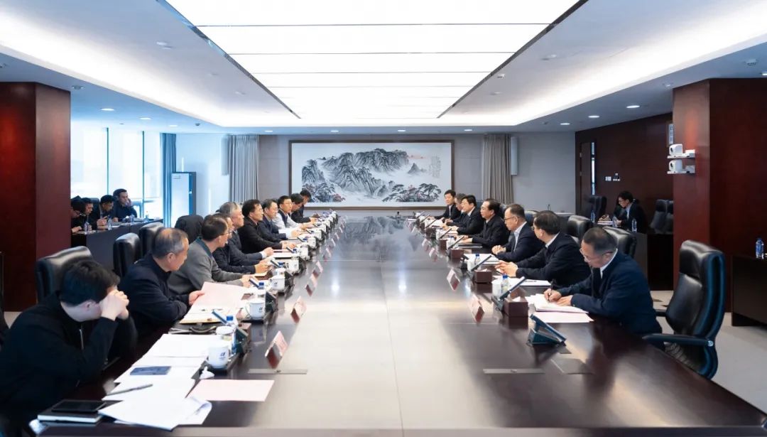 華電集團(tuán)董事長、黨組書記江毅與北京市政府黨組成員、副市長文獻(xiàn)舉行會談