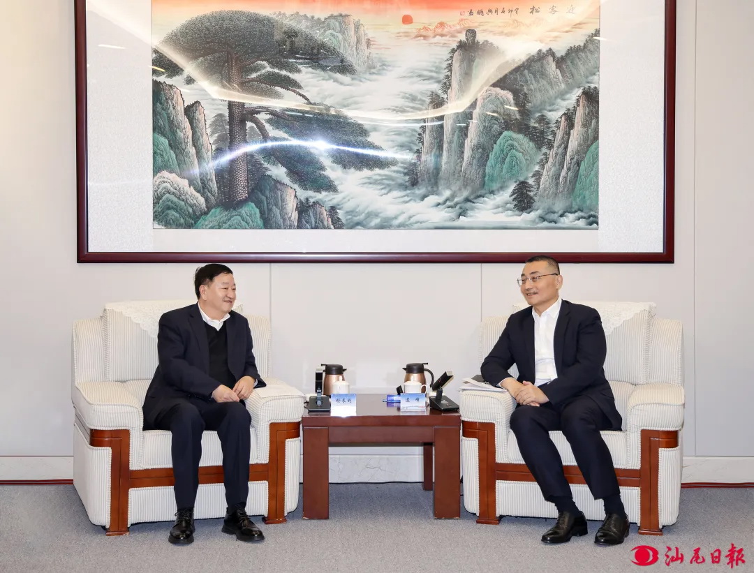 中廣核集團(tuán)黨委書記、董事長(zhǎng)楊長(zhǎng)利與汕尾市委書記逯峰、市長(zhǎng)鄭海濤會(huì)談