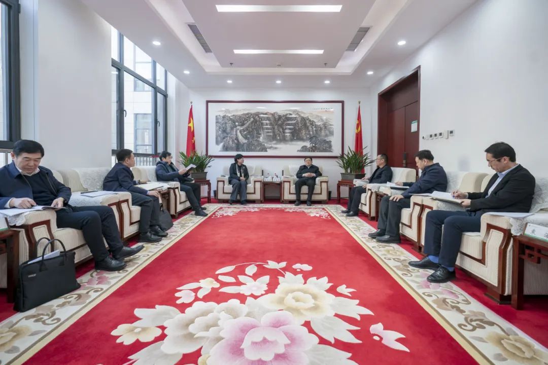 內(nèi)蒙古電力集團(tuán)與包頭市政府、中國二冶集團(tuán)、中國能建華北院和陜西院交流座談